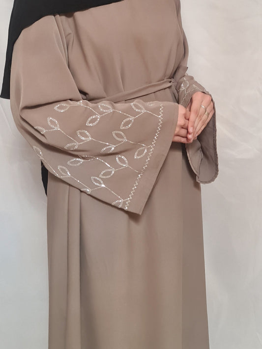 Abaya flores en las mangas